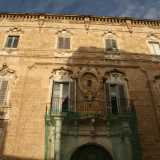 Un po� scossi da questa visita, usciamo per andare a fare sosta in largo Palmieri dove ammiriamo l�omonimo palazzo patrizio, un ottocentesco edificio riaperto nel 2016 dopo 26 anni di chiusura